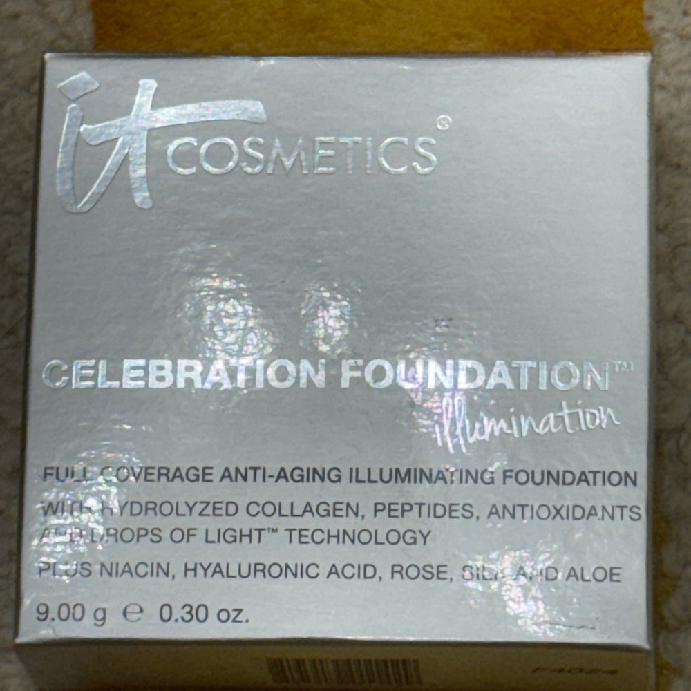IT Cosmetics Celebration Foundation in Light, Fair, Medium and Rich - Picture 2 of 4